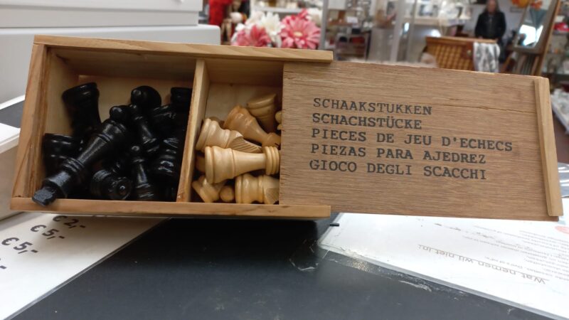 Houten schaakstukken in doos AR.2101