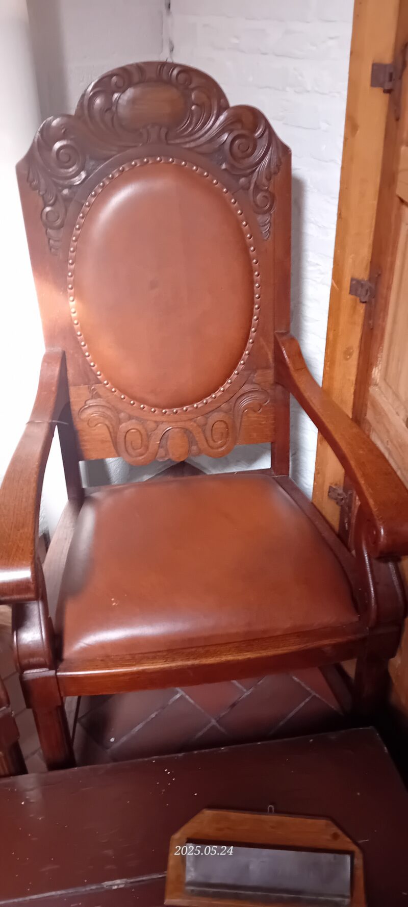 Oak corred entry chair / kastelen stoel ART: 4399