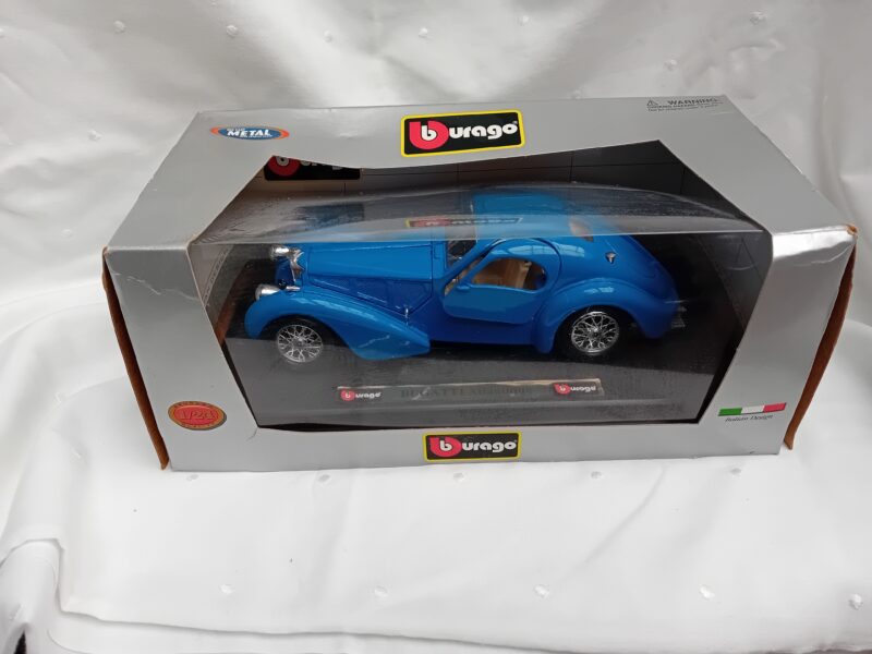 Blauwe Bugatti Atlantique ART: 4461