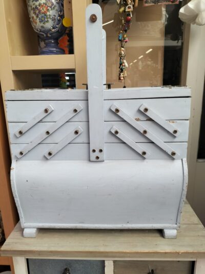 Antieke grote accordeon-naaidoos: shabby chic...