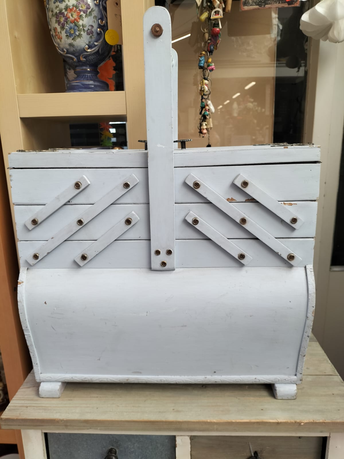 Antieke grote accordeon-naaidoos: shabby chic...