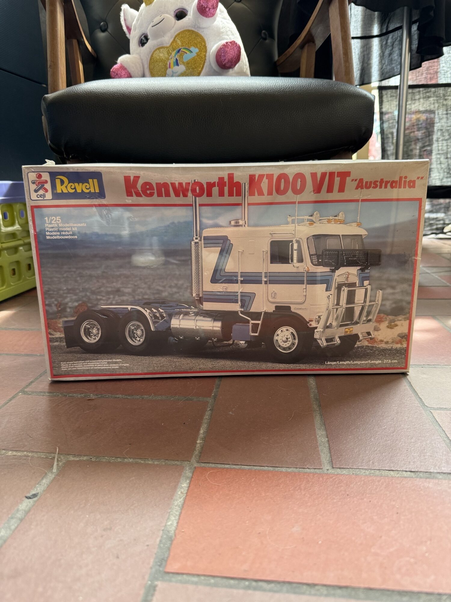 Modelkit Truck Kenworth K100 VIT "Australia" artnr.40093 - Afbeelding 4