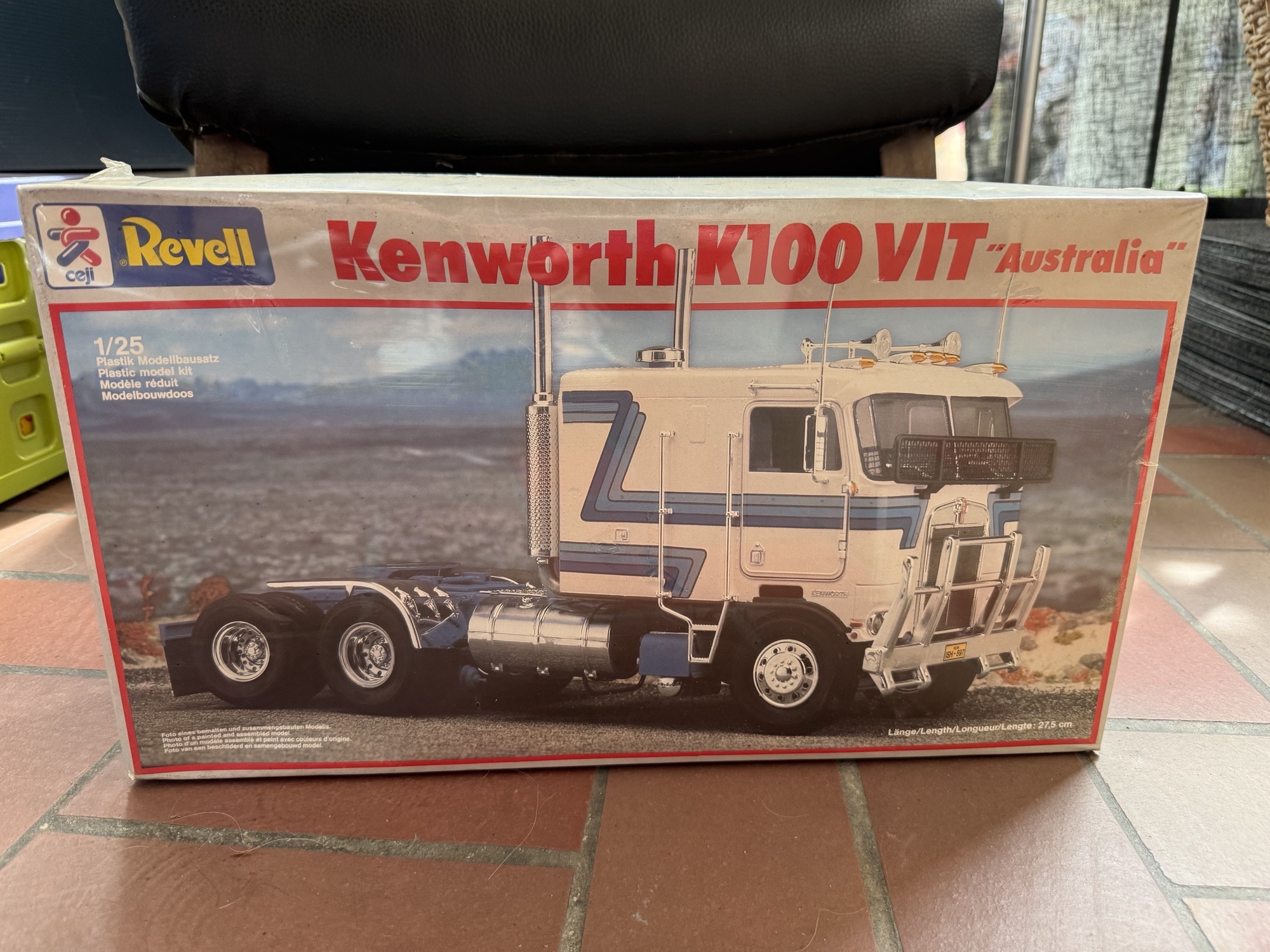 Modelkit Truck Kenworth K100 VIT "Australia" artnr.40093