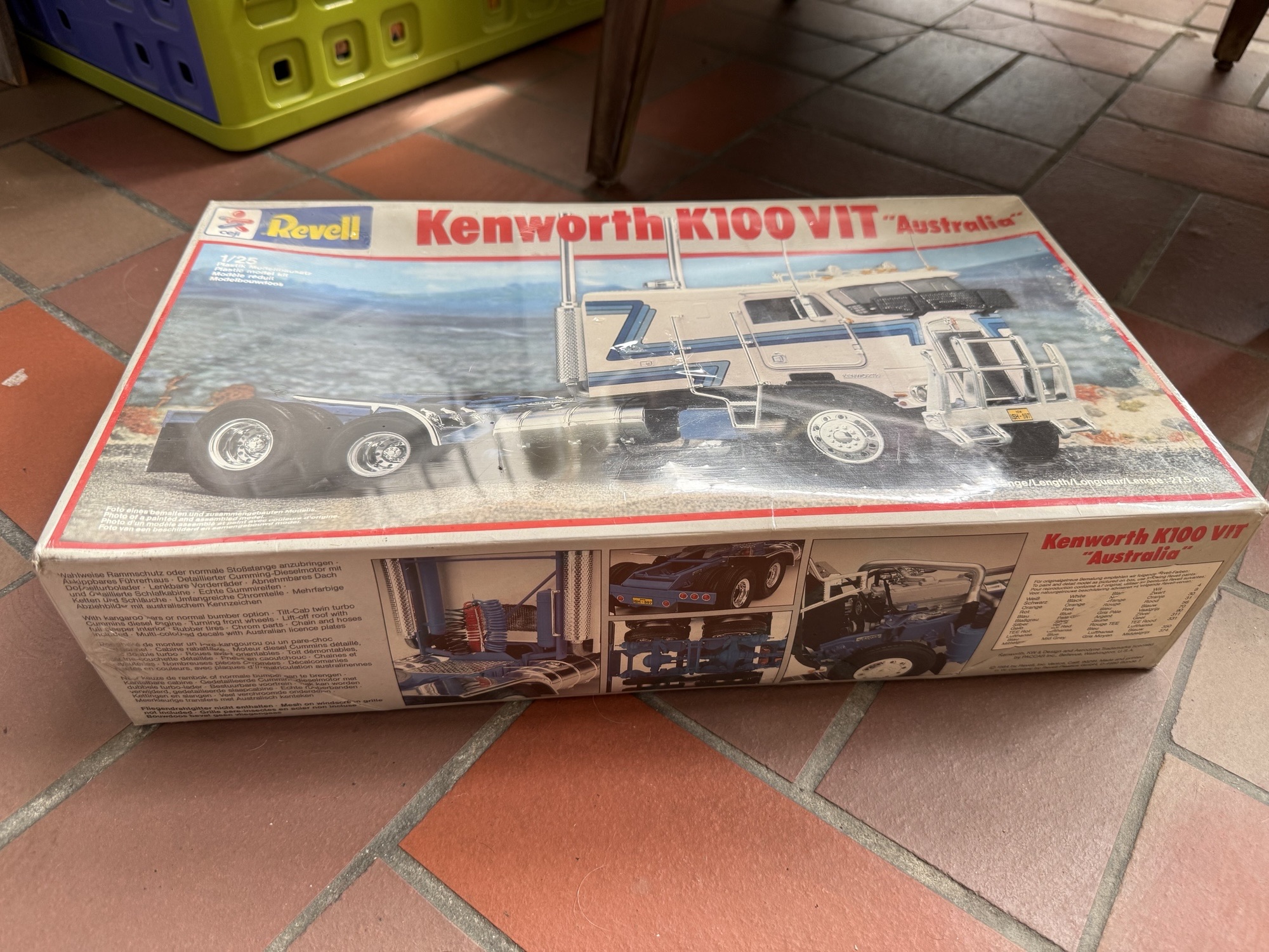 Modelkit Truck Kenworth K100 VIT "Australia" artnr.40093 - Afbeelding 3