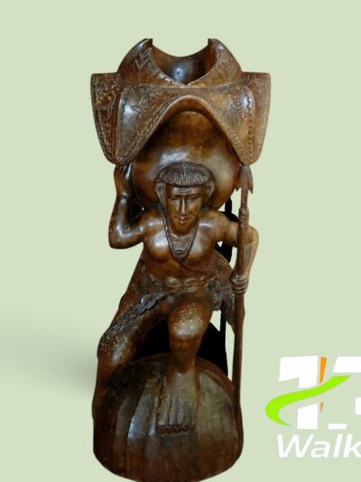 handgesneden houten sculptuur van een inheemse krijger ARt.nr 40324