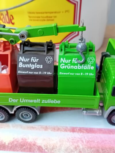 Zde vrachtwagencombinatie Siku 3813 Iveco TurboStar Recycling Transporter art.nr 40366,