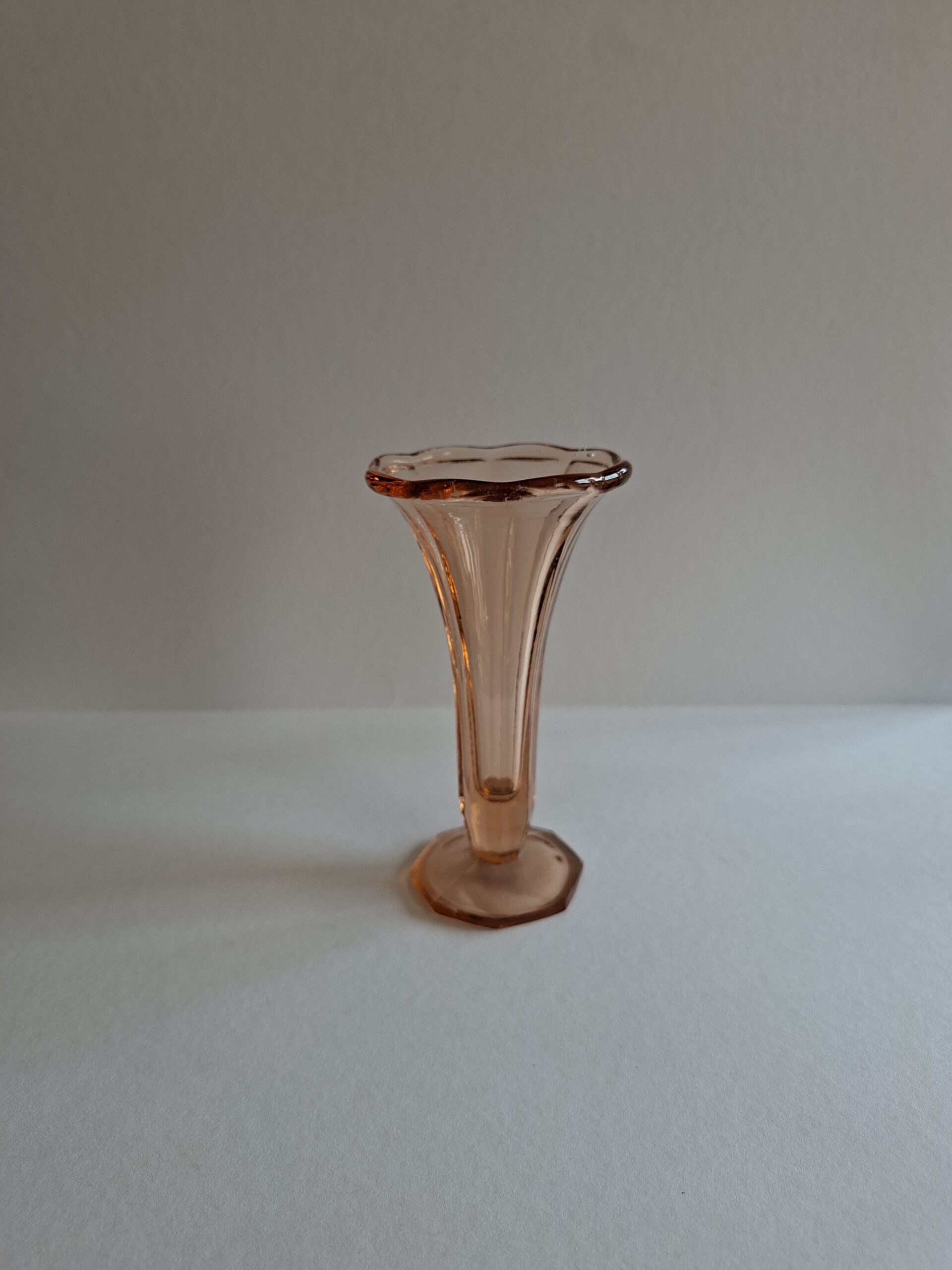 Val Saint Lambert vaasje (Art Deco, roze‑amber glas) art. nr 40643 - Afbeelding 2