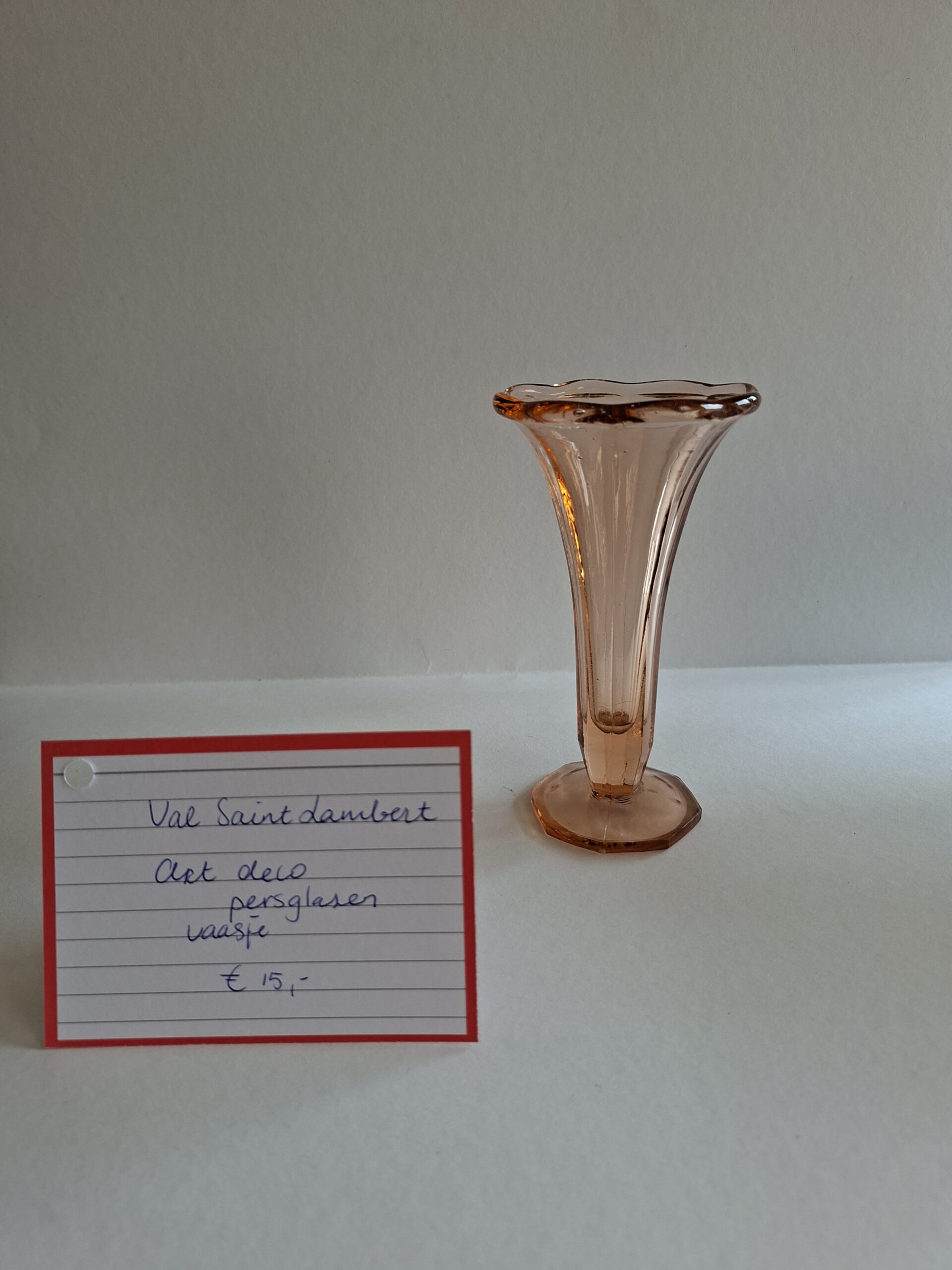 Val Saint Lambert vaasje (Art Deco, roze‑amber glas) art. nr 40643