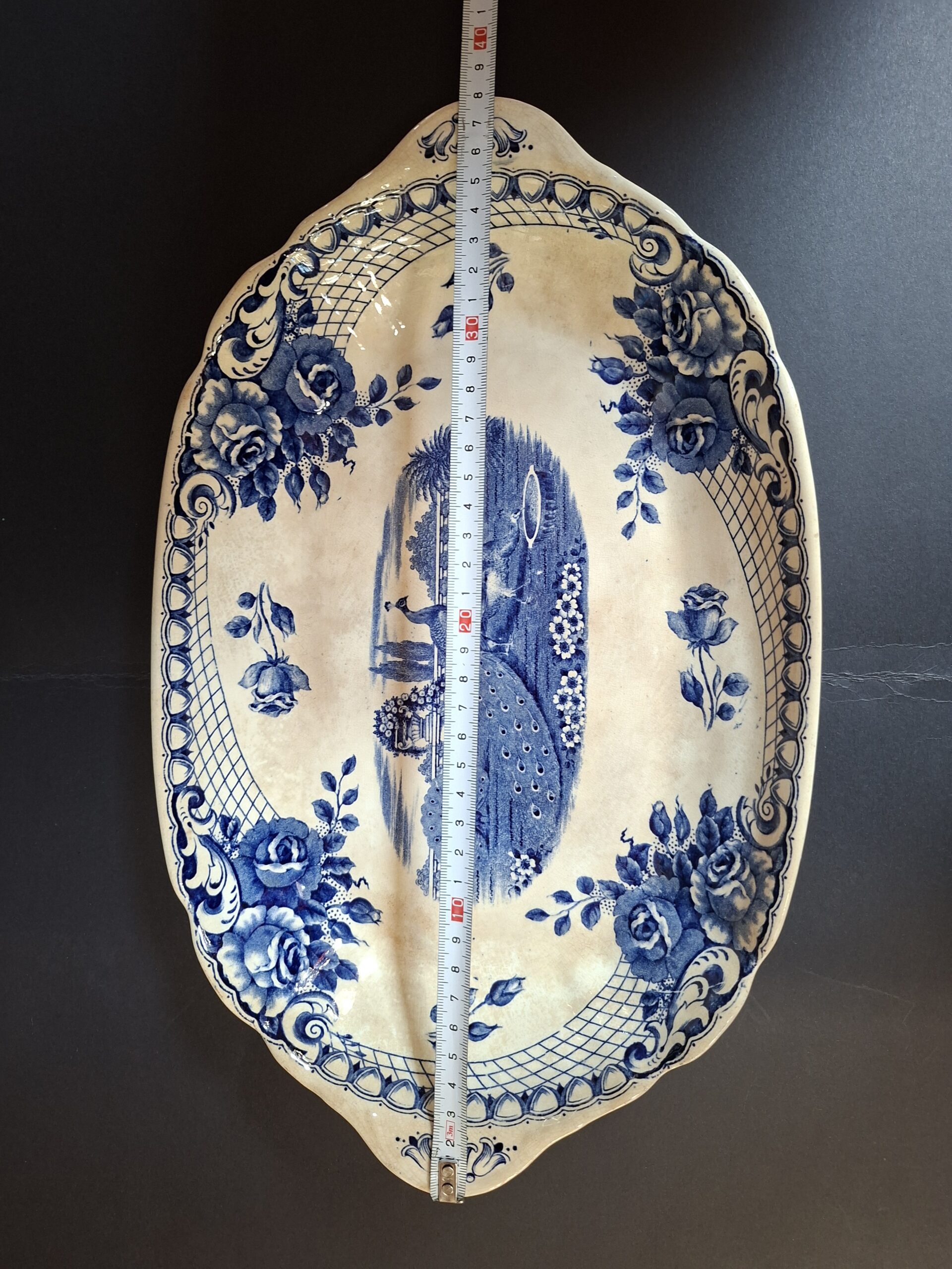Prachtige blauw‑witte serveerschaal van Société Céramique Maastricht, art. nr 40632 - Afbeelding 3