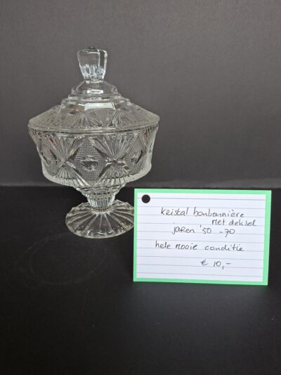 Bonbonnière van kristal, art. nr 40440