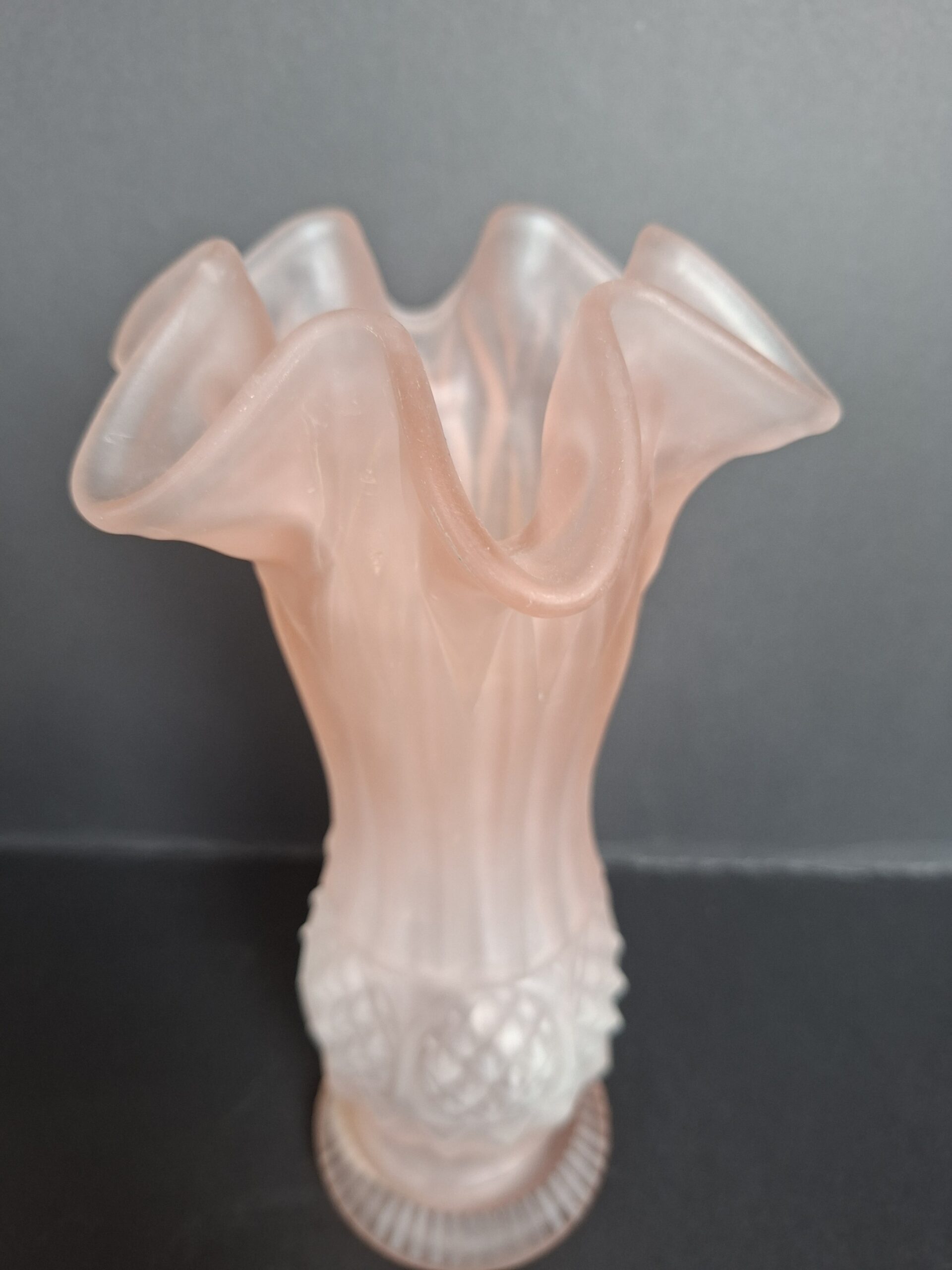 Roze satijnglazen vaas in Art deco-stijl, art.nr 40528 - Afbeelding 3