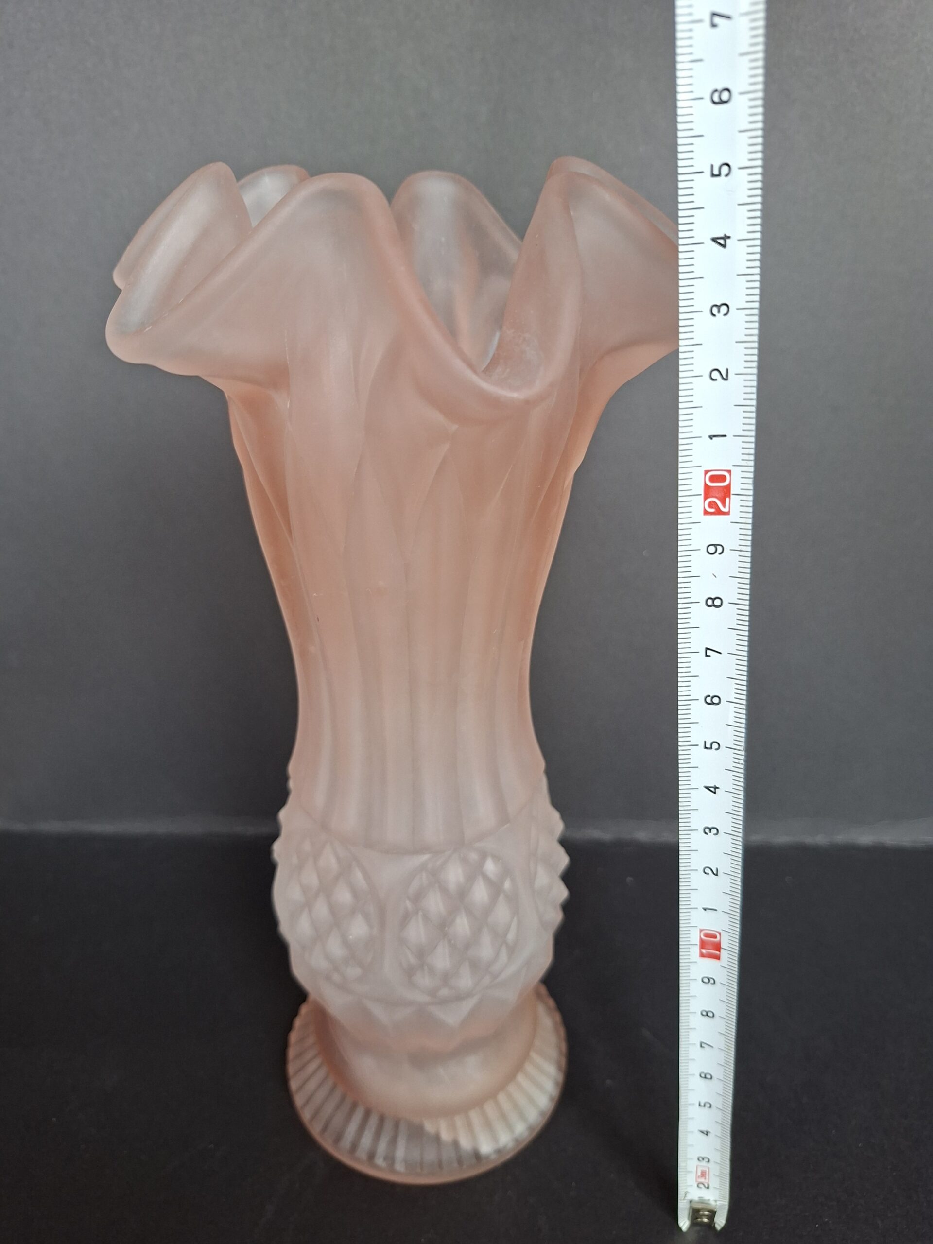 Roze satijnglazen vaas in Art deco-stijl, art.nr 40528 - Afbeelding 5